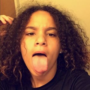 Meet your Posher, Adriana